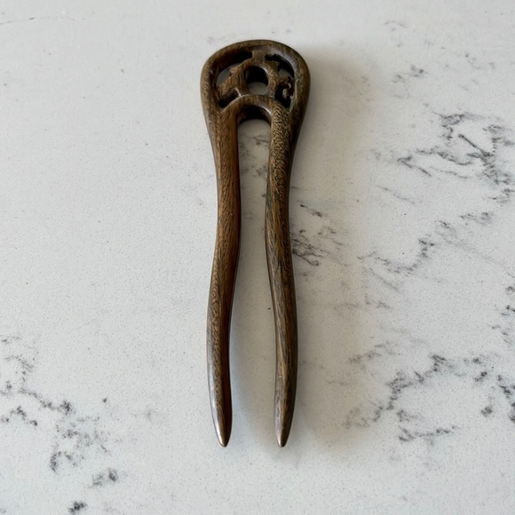 Wooden Double-Prong woman’s hair pin - Picture 4 of 9